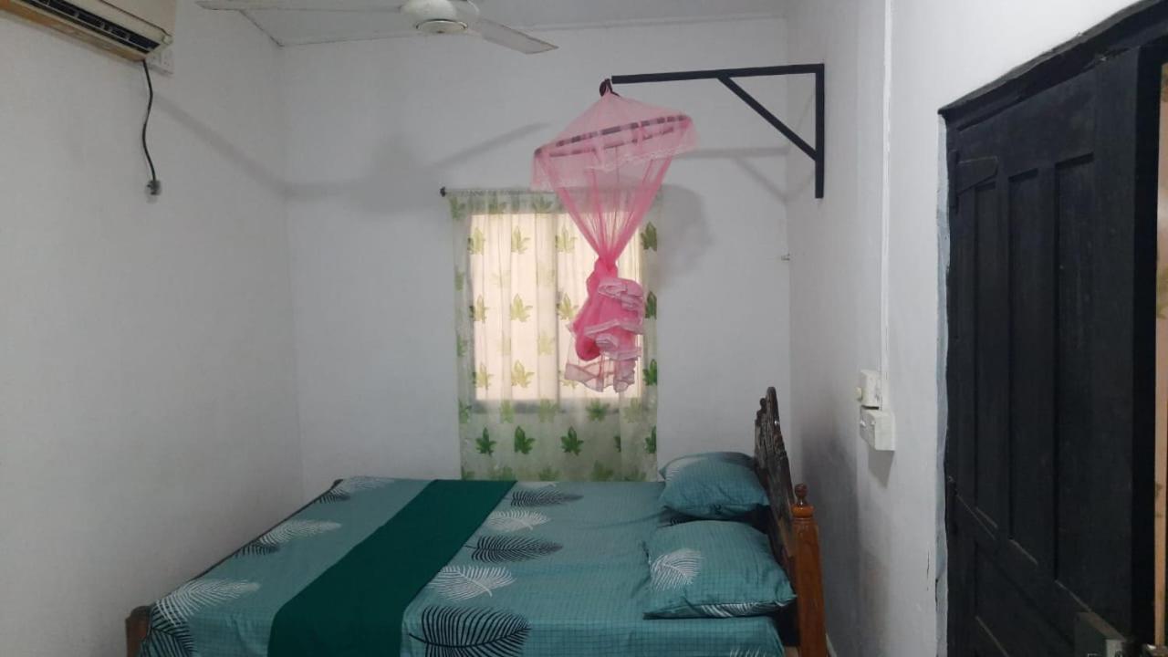 Kanthi Guest Inn Тринкомали Экстерьер фото