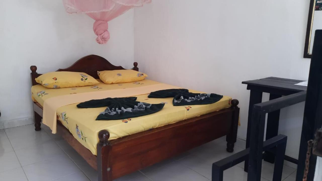 Kanthi Guest Inn Тринкомали Экстерьер фото